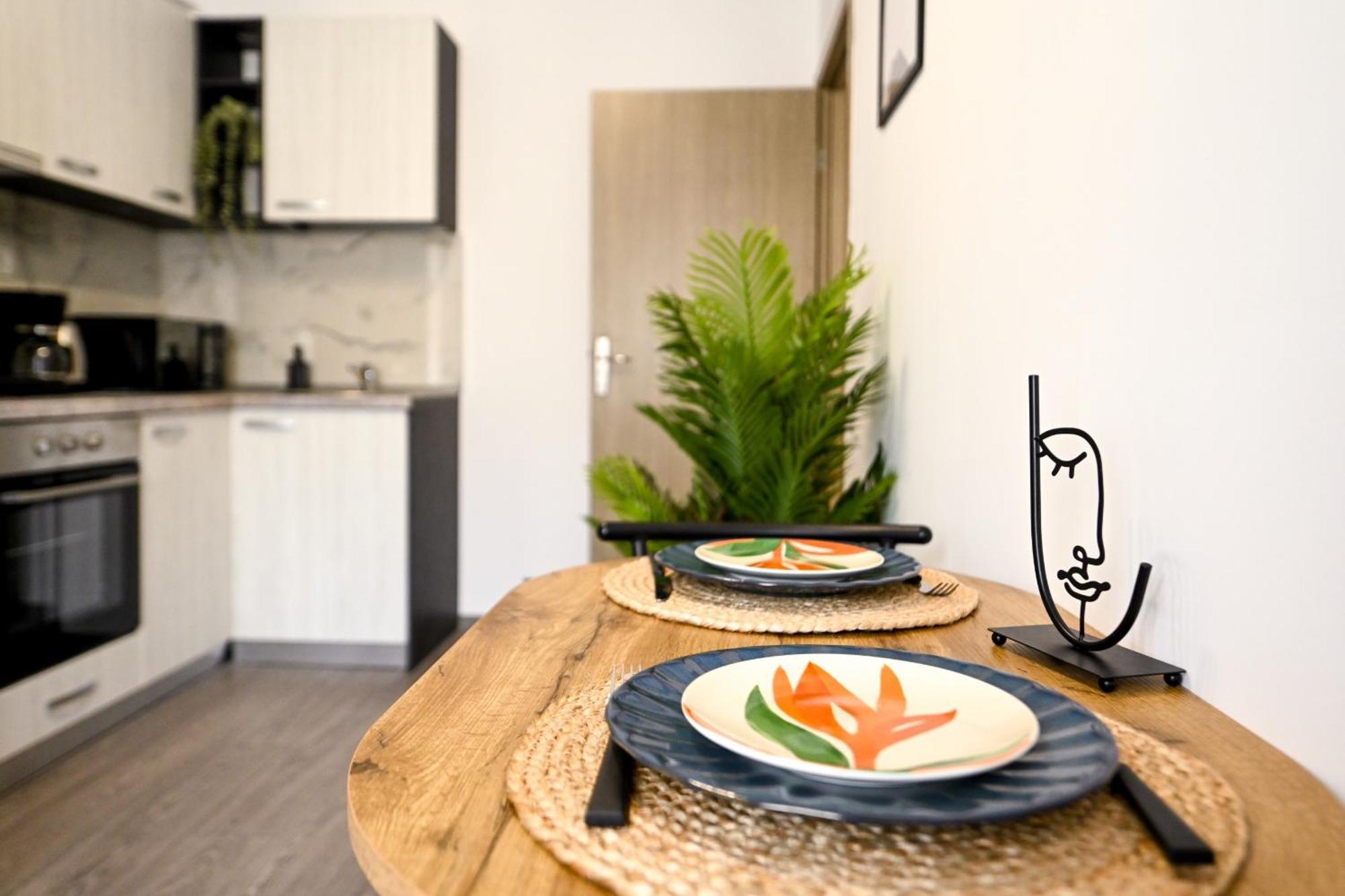 Old Town Charm - Modern & Comfortable Accommodation In The Heart Of The City Bucharest Exterior photo